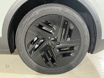 Car image 36