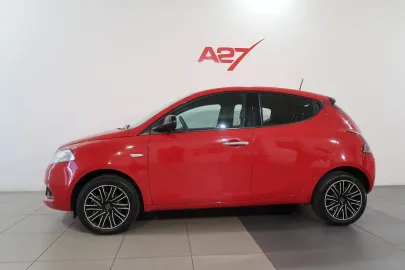Car image 4