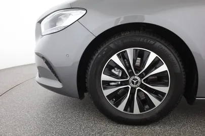 Car image 29