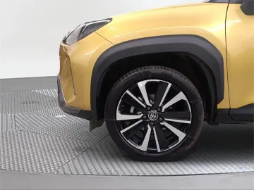 Car image 16