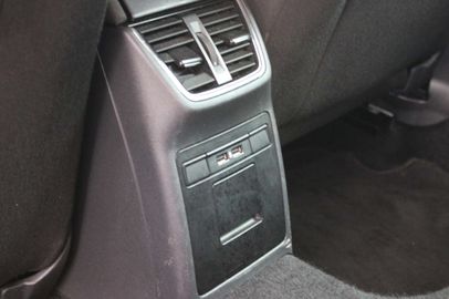 Car image 37