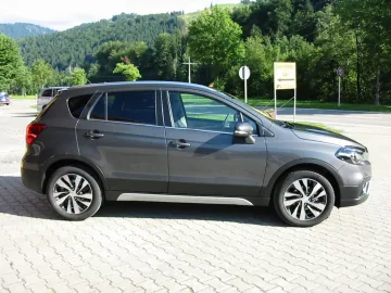 Car image 2