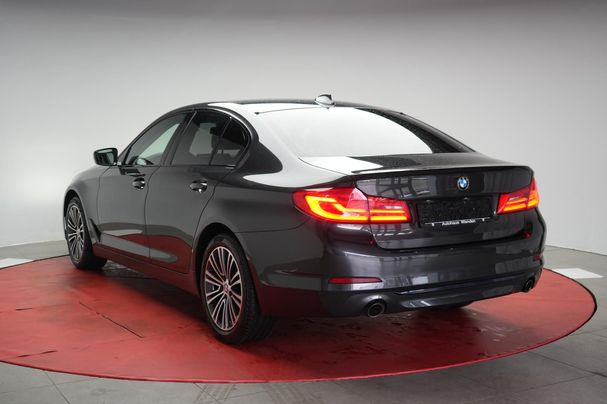 BMW 520i Sport Line 135 kW image number 4