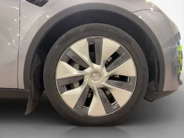 Car image 36