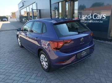 Car image 24
