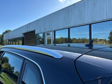 Car image 34