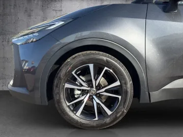 Car image 19