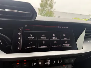Car image 32