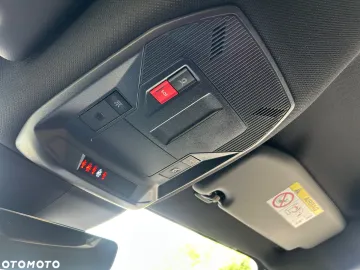Car image 34