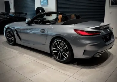Car image 4