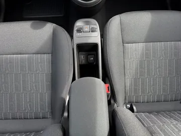 Car image 29