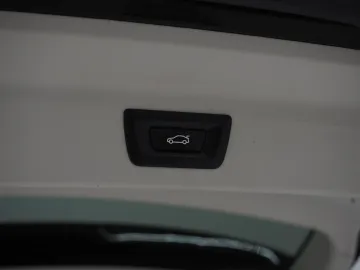 Car image 38
