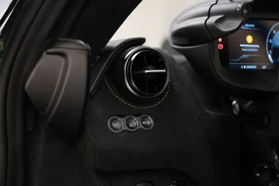 Car image 28