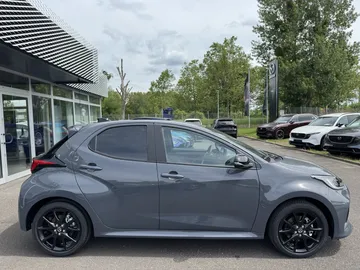 Car image 4