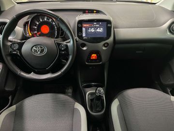 Car image 15