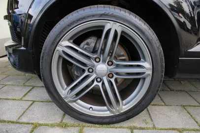 Car image 27