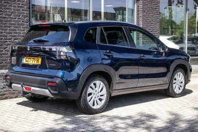 Car image 2