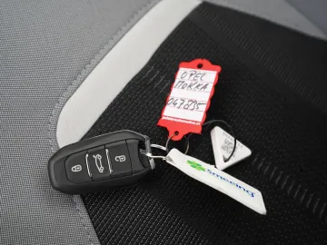 Car image 35