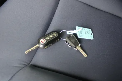 Car image 30
