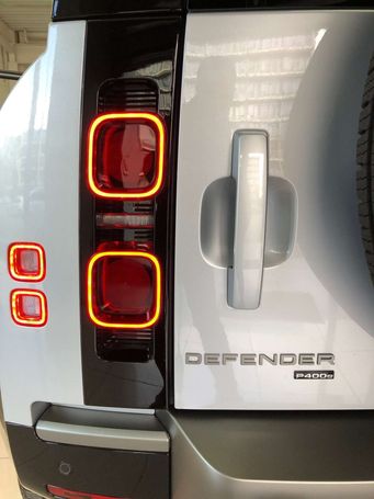 Land Rover Defender 2.0 P400e Plug-in Hybrid 297 kW image number 9