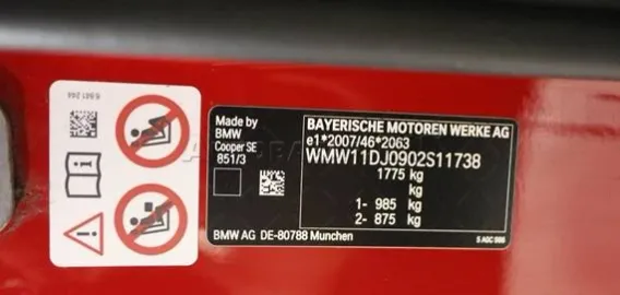 Car image 25