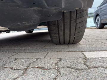 Car image 28