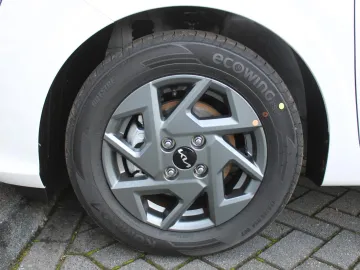 Car image 23