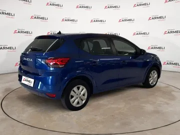 Car image 3