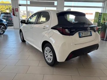Car image 5