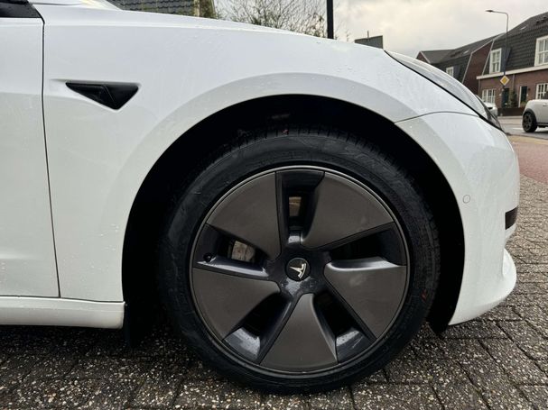 Tesla Model 3 60 Plus 239 kW image number 17