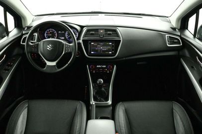 Car image 9