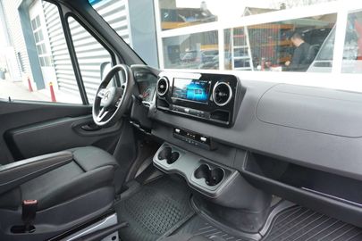 Car image 36