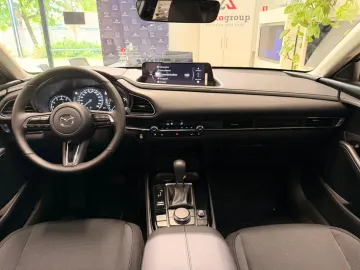 Car image 26