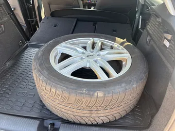 Car image 27