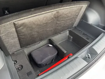 Car image 34