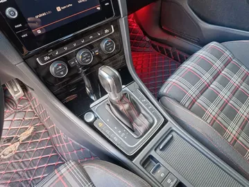 Car image 27