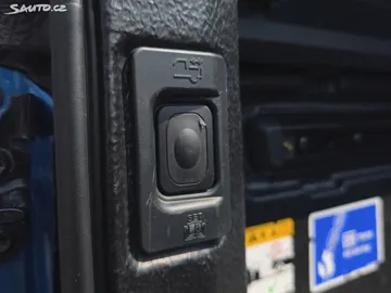 Car image 32
