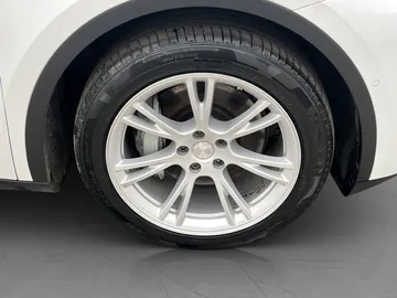 Car image 36
