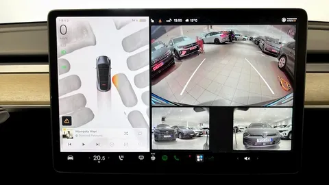 Car image 19