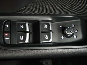 Car image 37