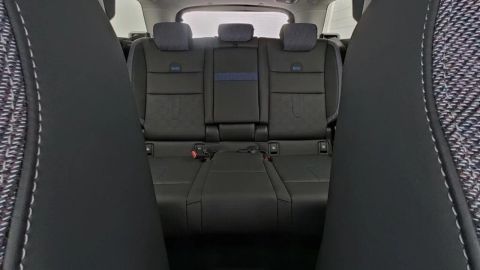 Car image 26