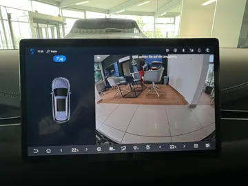 Car image 18
