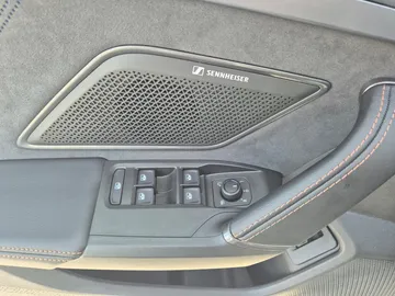 Car image 37