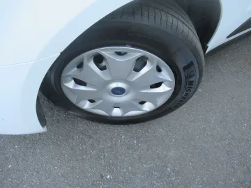 Car image 23