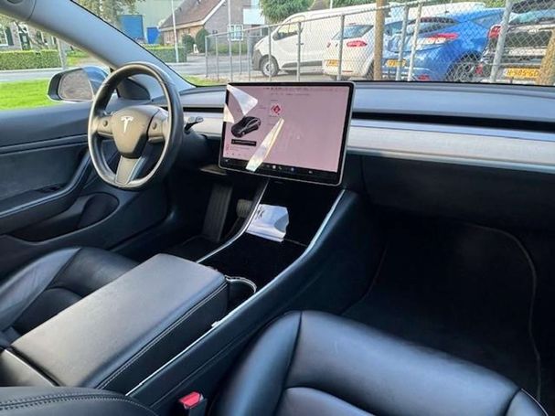 Tesla Model 3 Long Range AWD 258 kW image number 16