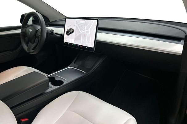 Tesla Model Y Long Range AWD 378 kW image number 13