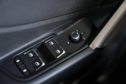 Car image 35