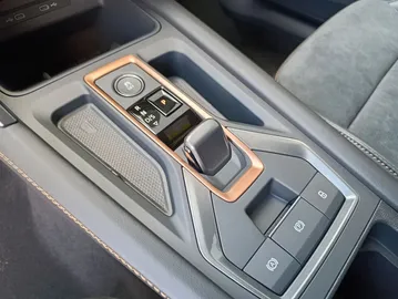 Car image 26