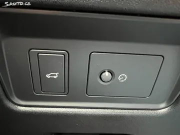 Car image 43