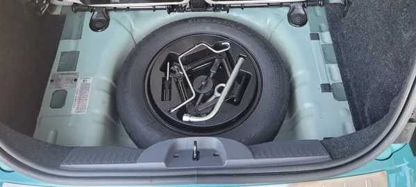 Car image 14